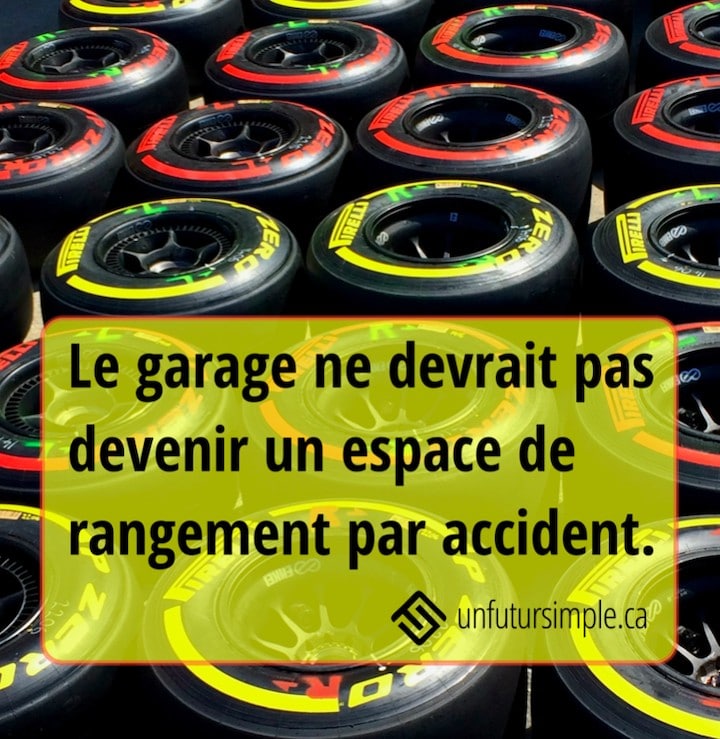 Citation relative au ménage du garage: Le garage ne devrait pas devenir un espace de rangement par accident. Arrière-plan : pneus de voitures de course avec lignes jaune et rouge