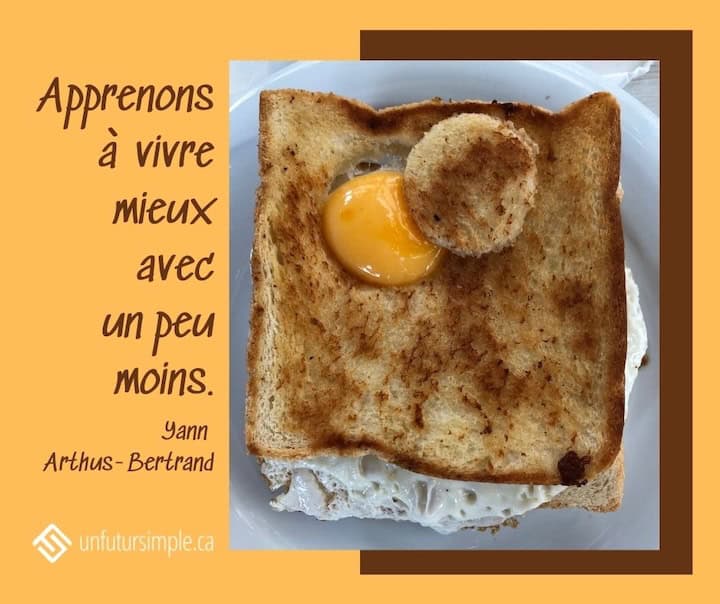 Citation de Yann Arthus-Bertrand: Apprenons à vivre mieux avec un peu moins. Rôti avec jaune d'œuf découpé.